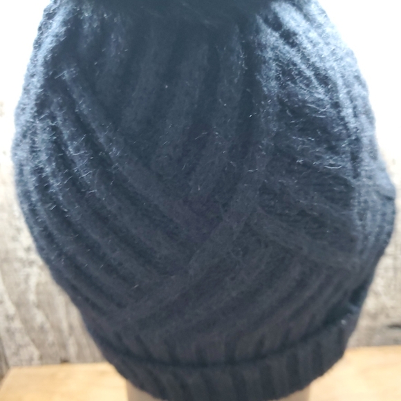 Britt's Knits Winter Hat With Pom Pom Black Kids Youth One Size Unisex Beanie - Picture 6 of 7